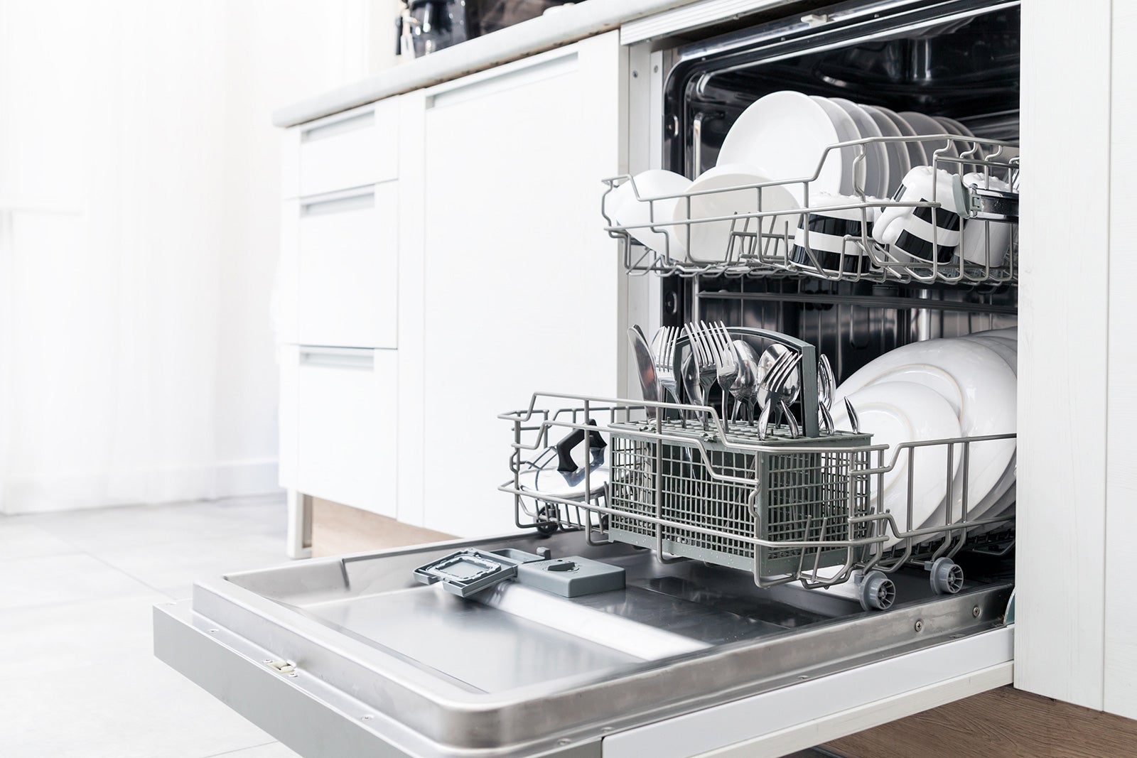 How to Clean a Dishwasher the Right Way