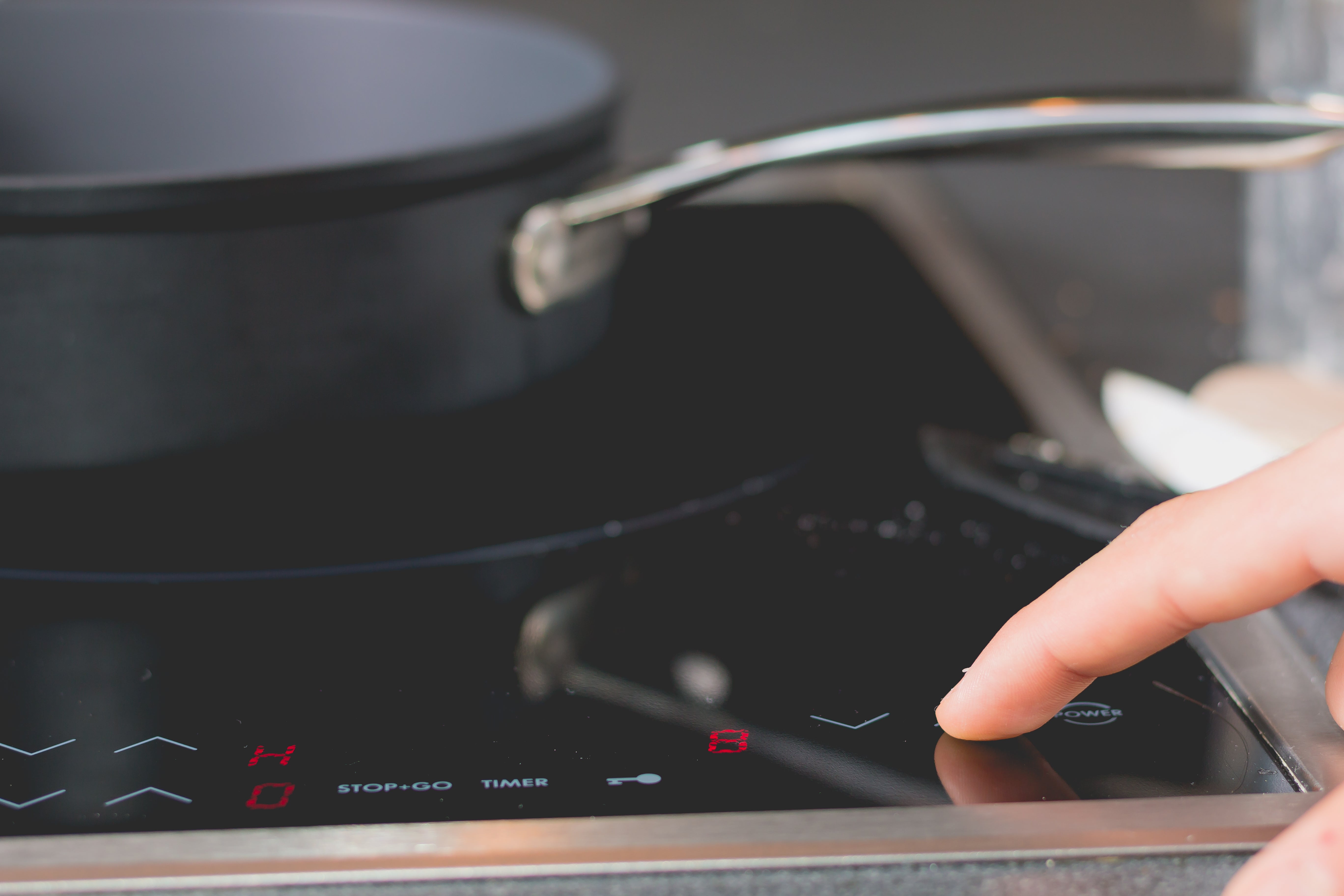 Cooking with the strange electromagnetic power of an induction HOB