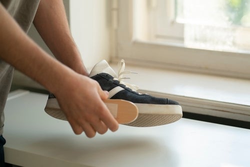 How to Wash Shoes in the Washing Machine