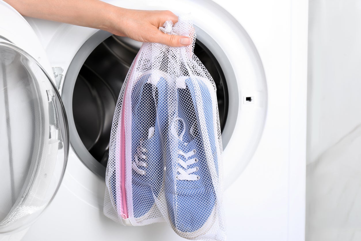 can you wash nikes in the washing machine