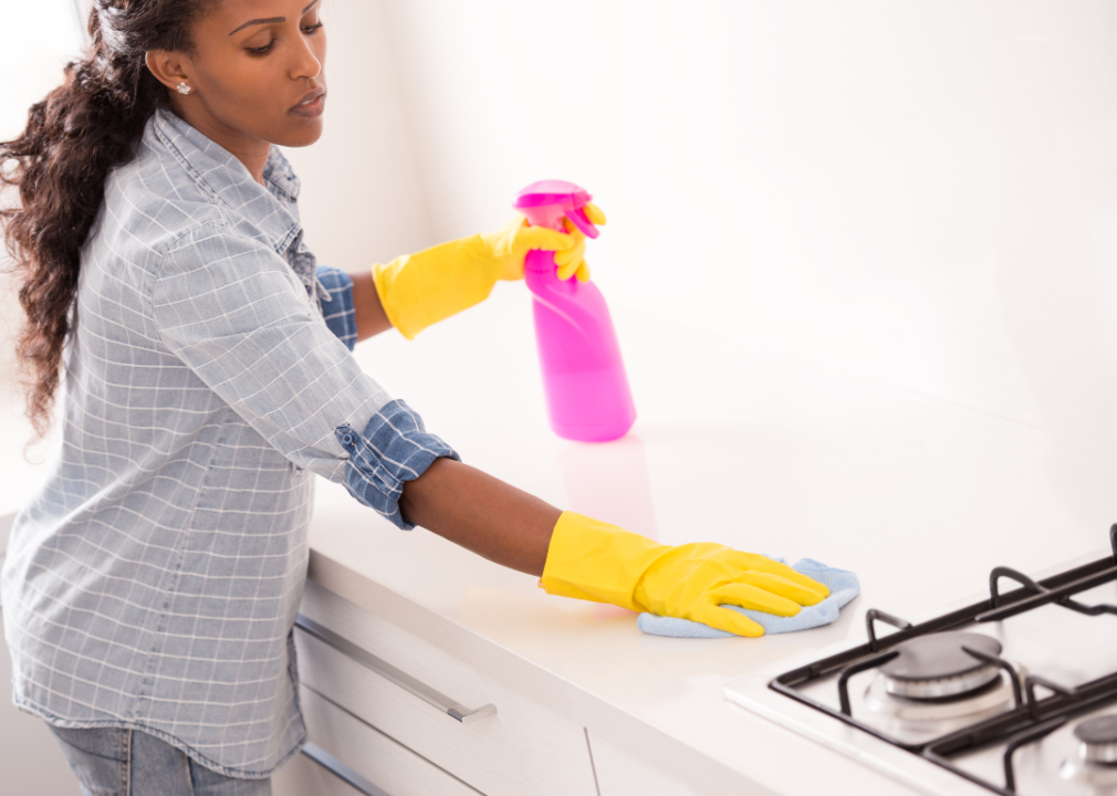women cleaning